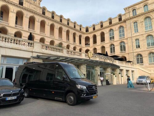 tours bus bij intercontinental hotel